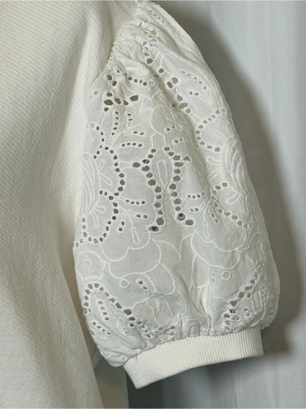 Paige Mako Puff Sleeve Sweatshirt White Eyelet Lace Sleeve Cotton Top Medium - Picture 8 of 12